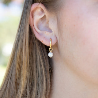 GOLD RICE PEARL HUGGIE CHARM