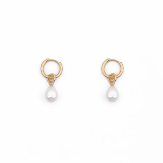 GOLD LIN PEARL HUGGIE CHARM