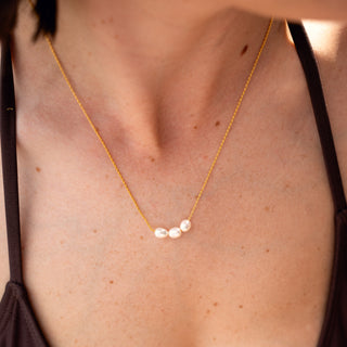 THREE PEARL NECKLACE