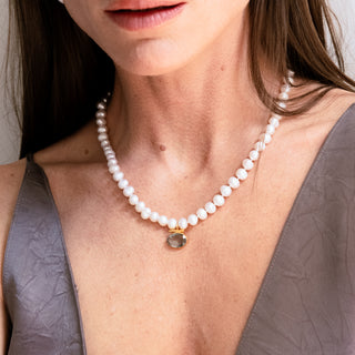 BEZEL PEARL NECKLACE